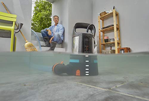 GARDENA Klarwasser-Tauchpumpe 11000 aquasensor: Entwässerungspumpe mit innovativem Aquasensor, Fördermenge bis zu 11.000 l/h, Flachabsaugung bis 1 mm, Schnellkupplungssystem, 450 W (09034-20) - 2